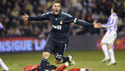 开云平台-哈得斯菲尔特队员犯规过多，主帅面临舆论压力，哈德斯菲尔德对埃弗顿