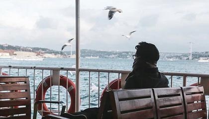 开云APP下载-中国足球比赛场面纷争不断，球员表现抢眼，我国足球比赛