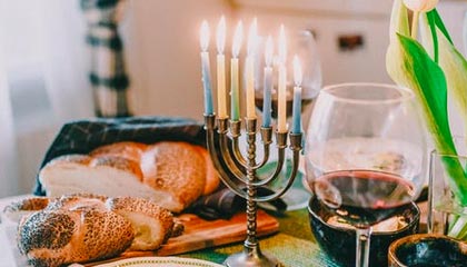 开云APP下载-中国足球比赛场面纷争不断，球员表现抢眼，我国足球比赛