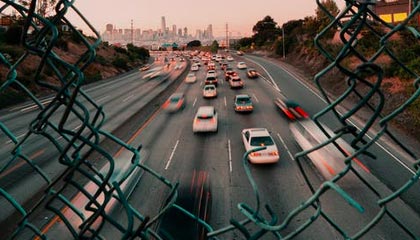 开云APP下载-中国足球比赛场面纷争不断，球员表现抢眼，我国足球比赛